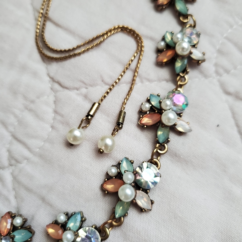 SOLD 4/$20▪︎Beautiful statement necklace▪︎